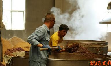 ���������������߽��������ʳƷ��ҵ�����ţ���Ƴ���